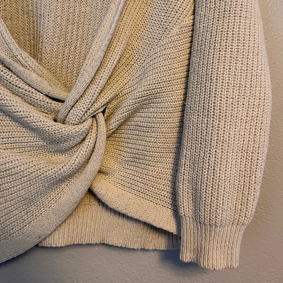 Off-white over the shoulder sweater with an open back - Picture 2 of 5